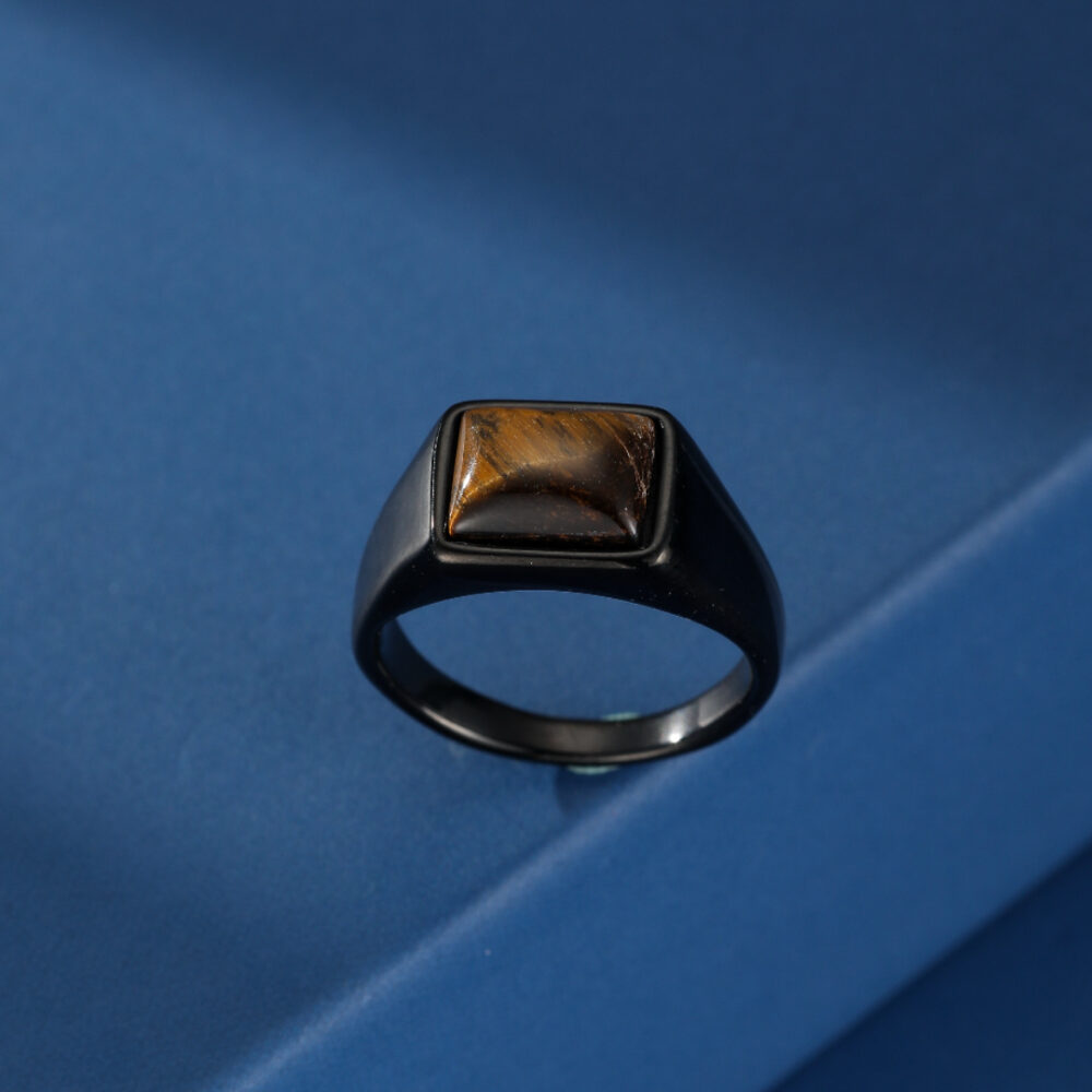 Bague Homme Œil de Tigre – Élégance Architecturale