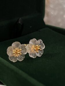 Boucles d'Oreilles Quartz Clair – Fleur de Tranquillité, Argent Plaqué Or photo review