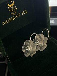 Boucles d'Oreilles Quartz Clair - Élégance Florale, Argent photo review