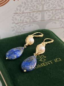 Boucles d'Oreilles Perles et Lapis Lazuli - Blanc et Bleu photo review