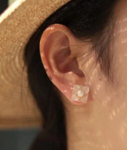 Boucles d'Oreilles Quartz Clair et Perle – Floraison Tranquille, Argent Plaqué Or photo review