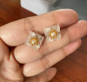 Boucles d'Oreilles Quartz Clair et Perle – Floraison Tranquille, Argent Plaqué Or photo review