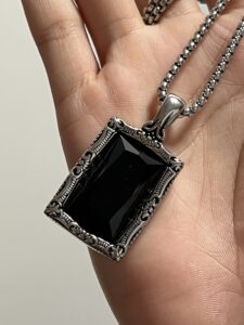 Collier Homme Obsidienne – Talisman Royal photo review
