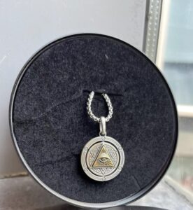 Collier Homme Rotatif – Œil Oudjat, Argent photo review