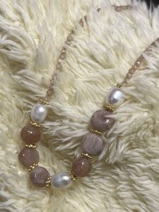 Collier Pierre de Soleil et Perle – Harmonie Radieuse photo review