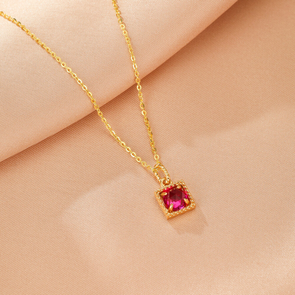 Collier Cornaline – Cube Éclat Rubis, Argent Plaqué Or 10k