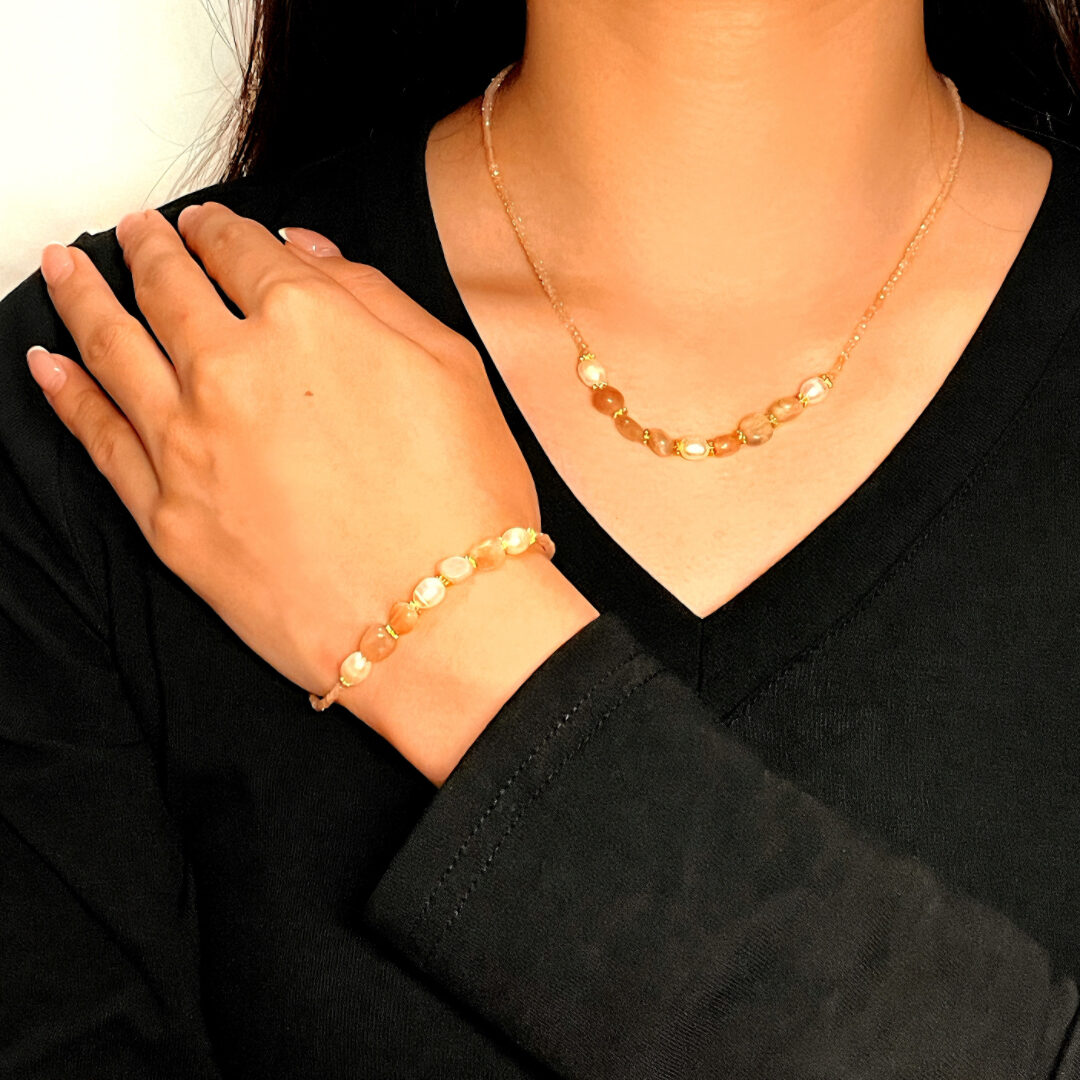 Collier Pierre de Soleil et Perle – Harmonie Radieuse