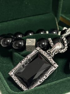 Collier Homme Obsidienne – Talisman Royal photo review