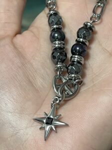 Collier Homme Hématite et Obsidienne – Éclat Astral photo review