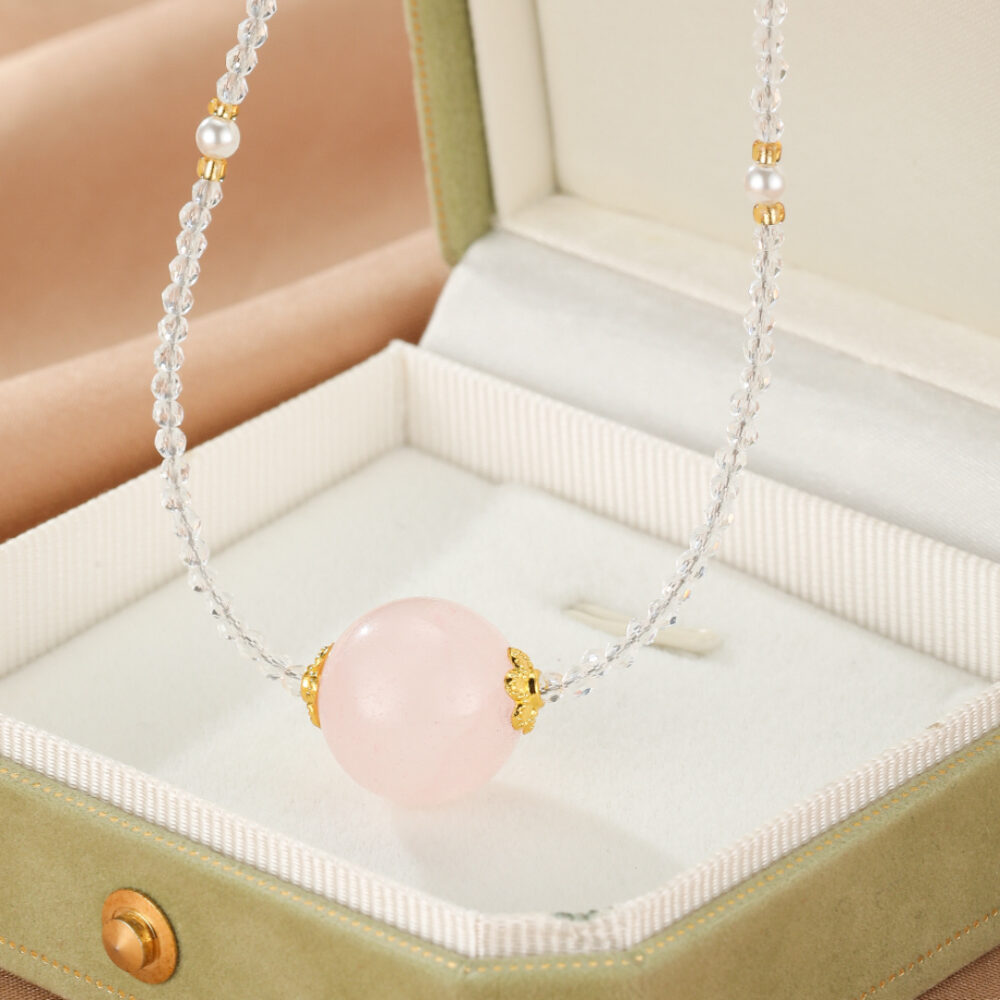 Collier Quartz Rose – Sphère Intuitive
