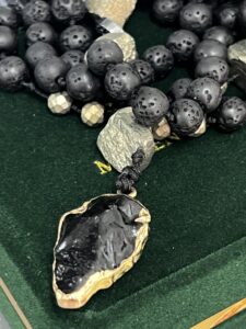 Collier Obsidienne et Pierre de Lave – Énergie Volcanique photo review