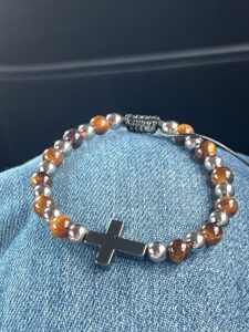 Bracelet Homme Œil de Tigre et Hématite – Croix de Foi photo review