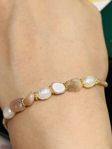Bracelet Pierre de Soleil et Perle – Harmonie Radieuse photo review