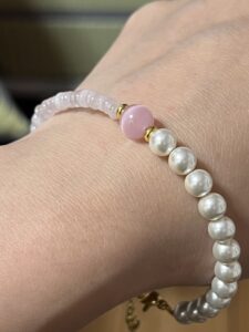 Bracelet Quartz Rose et Perles – Douceur Féline photo review