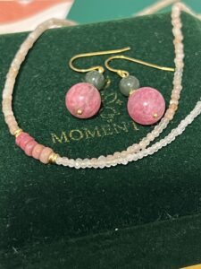 Collier Pierre de Soleil et Cristal de Roche – Aura Pastel photo review