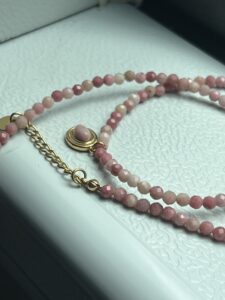 Collier Rhodonite – Rose Intuitif photo review