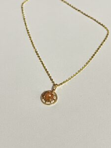 Collier Pierre de Soleil – Aurore Rayonnante, Argent Plaqué Or photo review