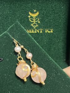 Boucles d’Oreilles Quartz Rose – Spirale d’Amour photo review