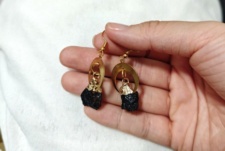 Boucles d’Oreilles Tourmaline Noire – Lune Sombre photo review