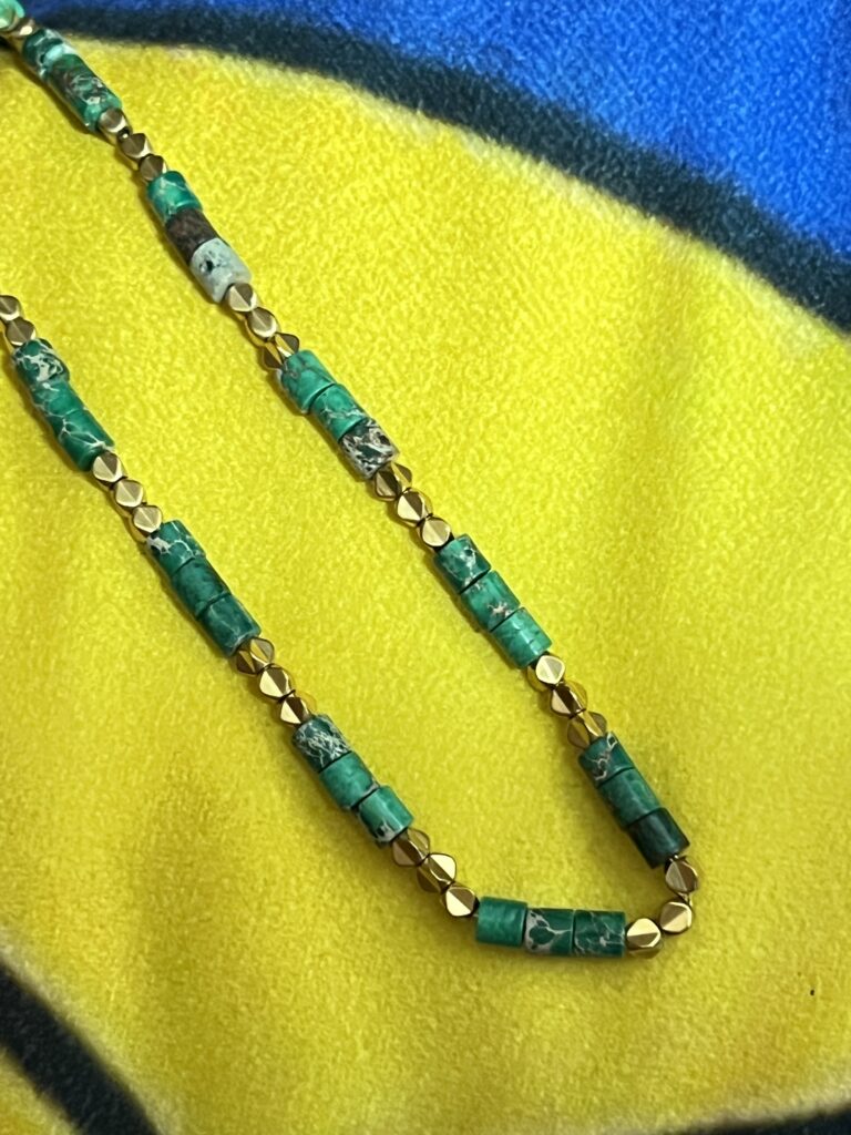 Collier Jaspe Vert/Rouge – Harmonie Ethnique photo review