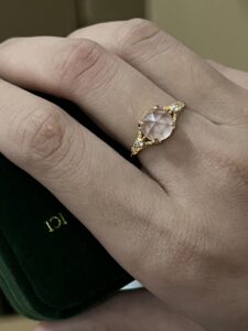 Bague Quartz Rose – Éclat Floral,  Argent Plaqué Or photo review