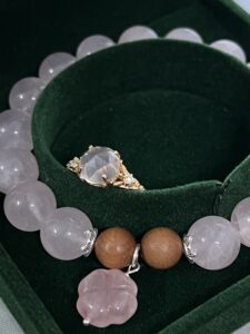 Bague Quartz Rose – Éclat Floral,  Argent Plaqué Or photo review
