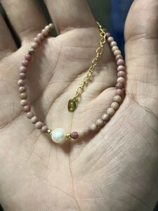 Bracelet Rhodonite et Perles – Élégance Rose photo review