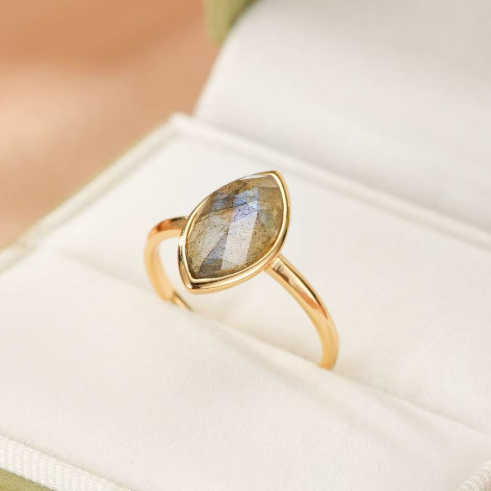 Bague Labradorite – Feuille d’Âme, Argent Plaqué Or 10K
