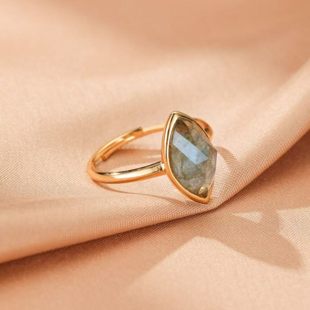 Bague Labradorite – Feuille d’Âme, Argent Plaqué Or 10K