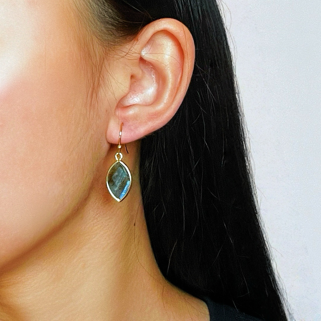 Boucles d’Oreilles Labradorite – Feuilles de Lumière