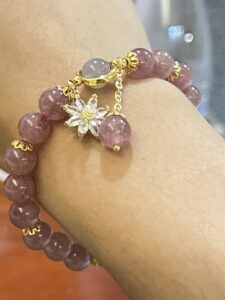 Bracelet Quartz Fraise et Cristal de Roche – Fleur Cosmique photo review