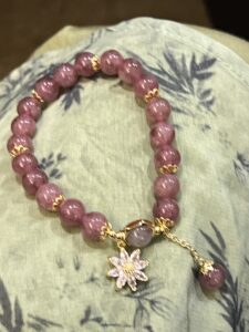 Bracelet Quartz Fraise et Cristal de Roche – Fleur Cosmique photo review