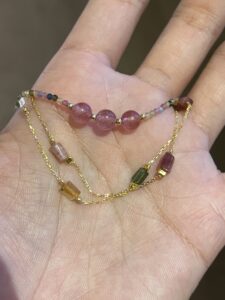 Bracelet Tourmaline et Quartz Fraise – Délicate Énergie photo review