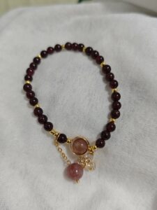 Bracelet Grenat et Quartz Fraise – Grâce Papillon photo review