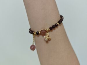 Bracelet Grenat et Quartz Fraise – Grâce Papillon photo review
