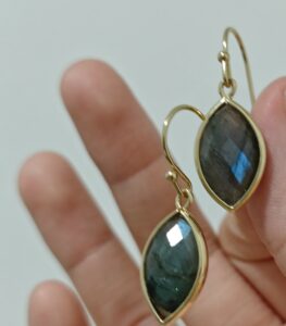 Click to view full screen Boucles d’Oreilles Labradorite – Feuilles de Lumière photo review