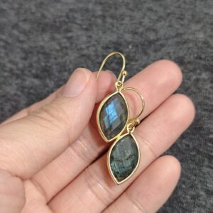 Boucles d’Oreilles Labradorite – Feuilles de Lumière photo review