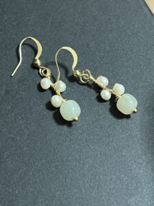 Boucles d’Oreilles Jade Néphrite et Perles – Élégance Naturelle photo review