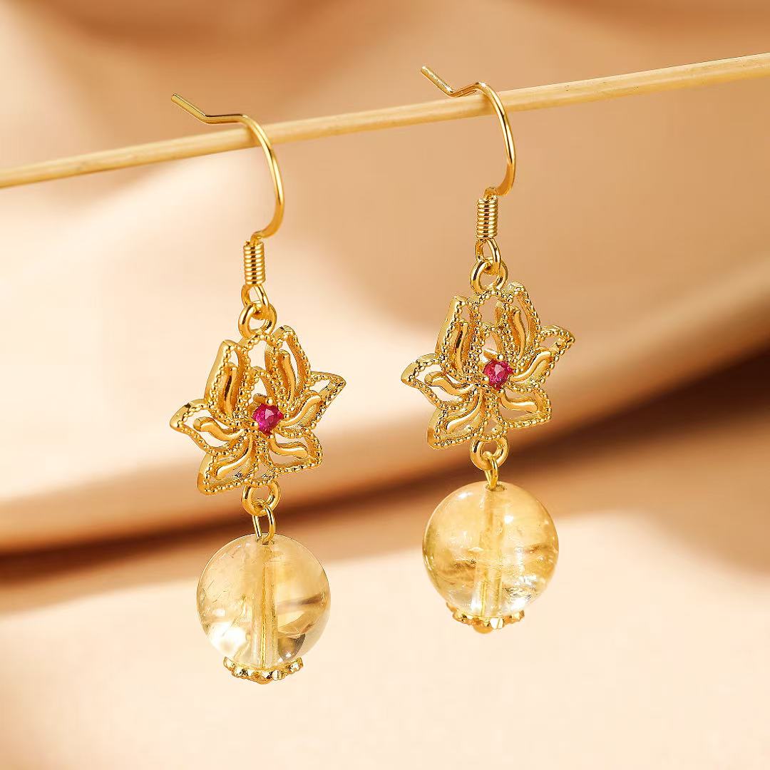 Boucles d’Oreilles Citrine et Lotus – Harmonie Dorée, Argent Plaqué Or
