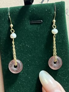 Boucles d’oreilles Quartz Fraise et Perle – Éclat Délicat photo review