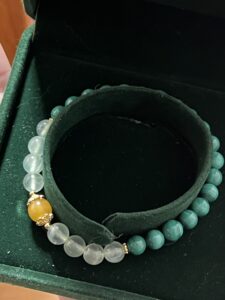 Bracelet Malachite, Préhnite et Ambre – Harmonie des Énergies photo review