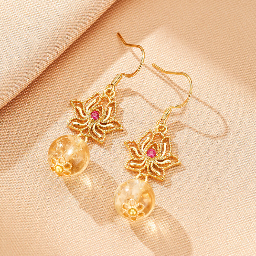 Boucles d’Oreilles Citrine et Lotus – Harmonie Dorée, Argent Plaqué Or
