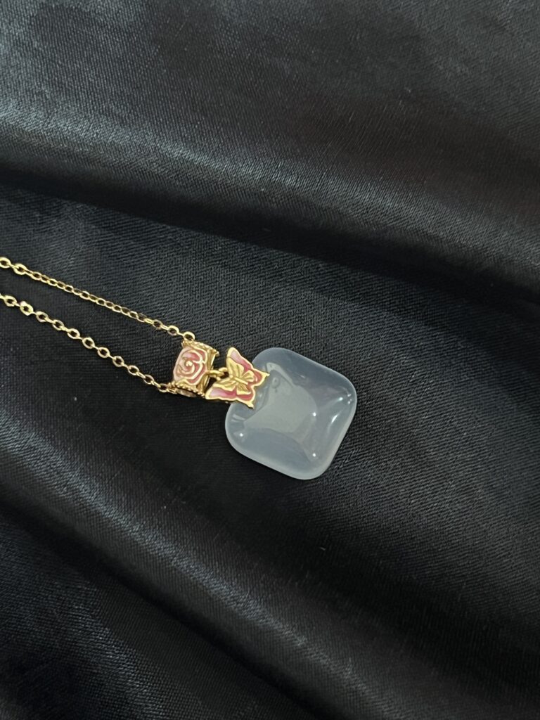 Collier Jade – Douce Éclosion, Argent Plaqué Or photo review