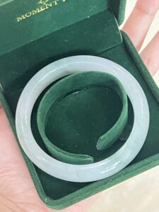 Bracelet Jonc Calcédoine – Éclat Vert Naturel photo review
