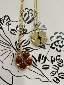 Collier Jade ou Agate Rouge – Chance d’Amour, , Argent Plaqué Or photo review