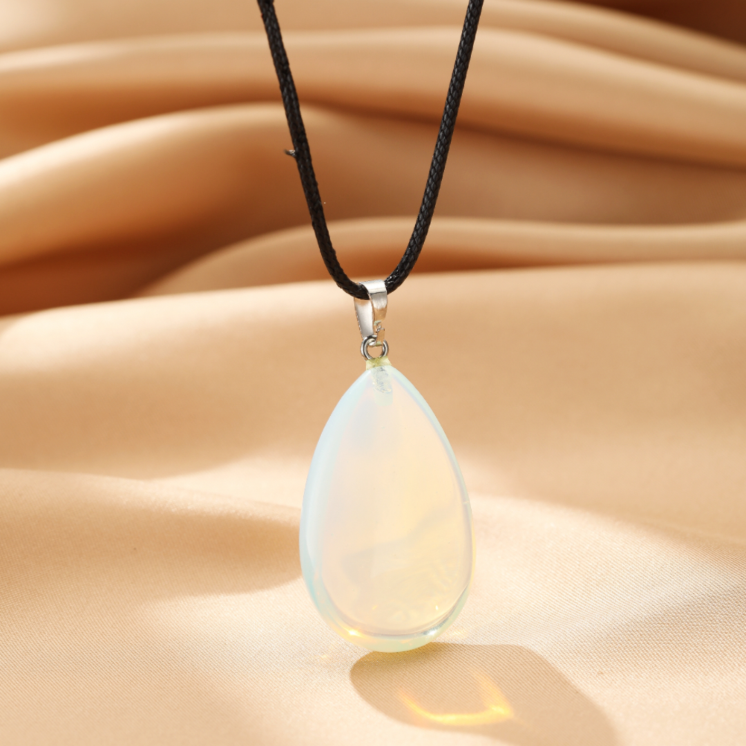 Collier Opale – Lumière Intuitive