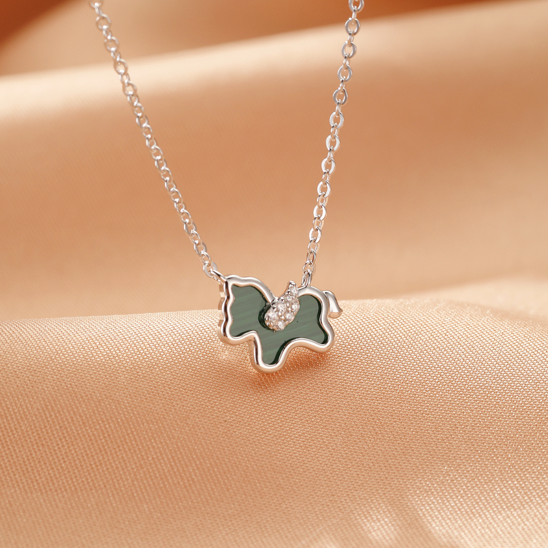 Collier Malachite Cheval – Élégance Libre, Argent