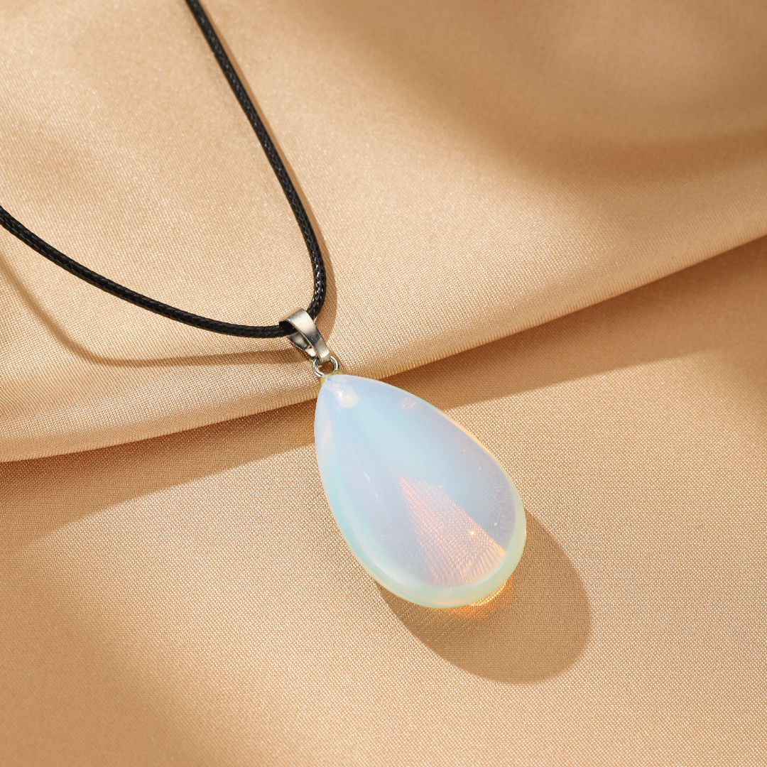 Collier Opale – Lumière Intuitive