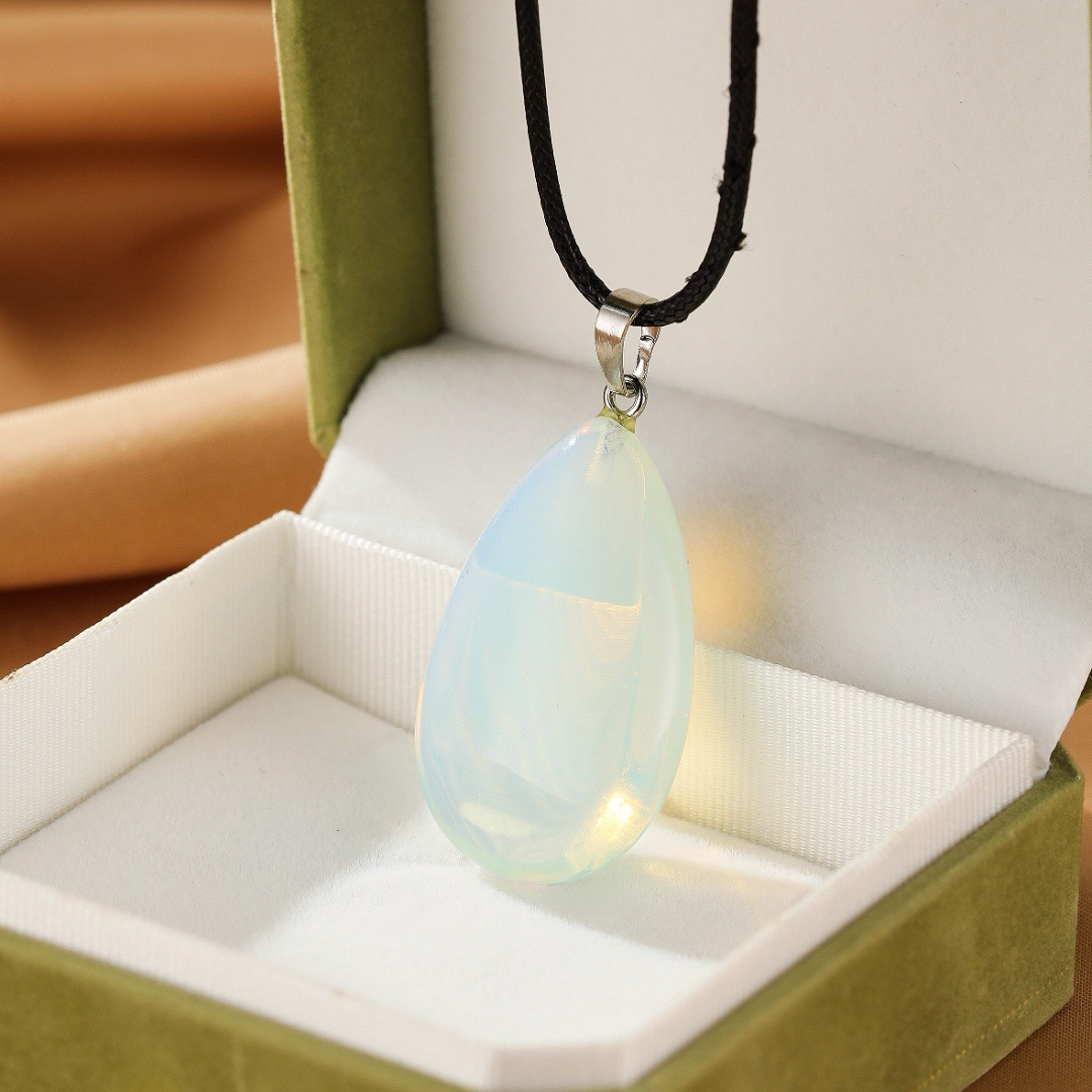 Collier Opale – Lumière Intuitive