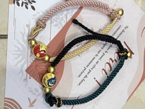 Bracelet Couple Lune et Soleil – Affinité Astrale, Fil Tibétain photo review